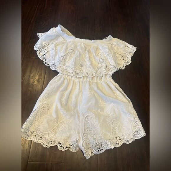 Abercrombie and Fitch White Lace Eyelet Embroidered Romper Size Medium - Picture 3 of 12